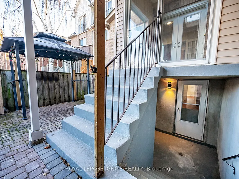 176 Wright Ave #BASEMENT — Photo 11
