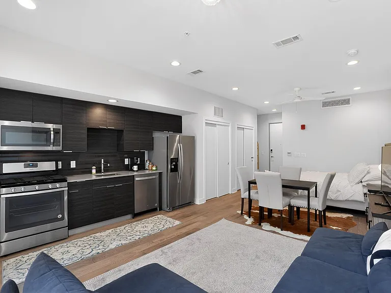 1800 E 4th St #202 — Photo 10