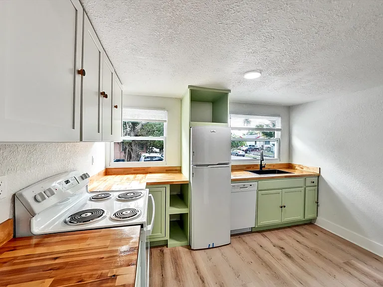 1411 SW 3rd St #2 — Photo 9
