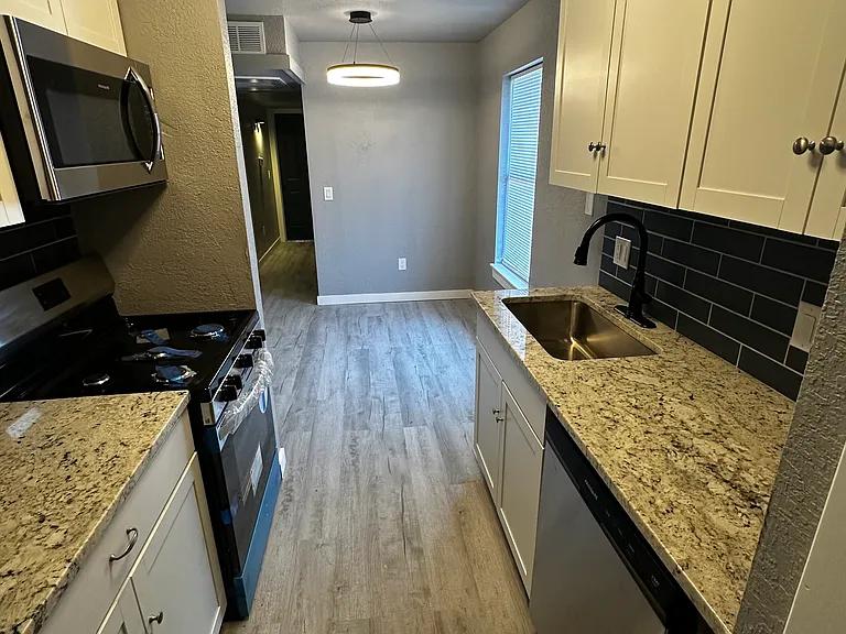 1200 N Cedar Ave #424 — Photo 2