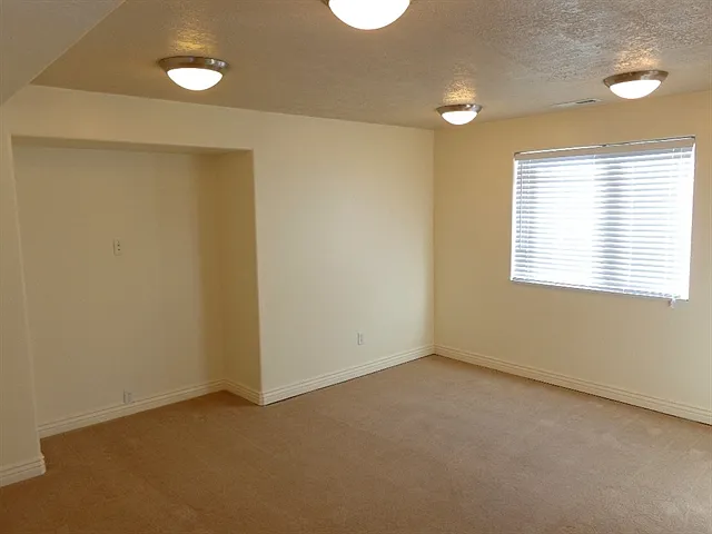 358 N Stamford Dr — Photo 9