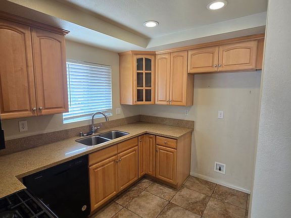 4th image of 341 Portland Cir APT A