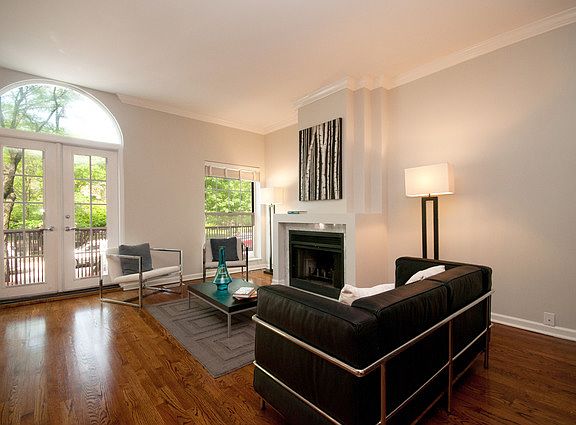 4th image of 339 W Webster Ave Unit 5