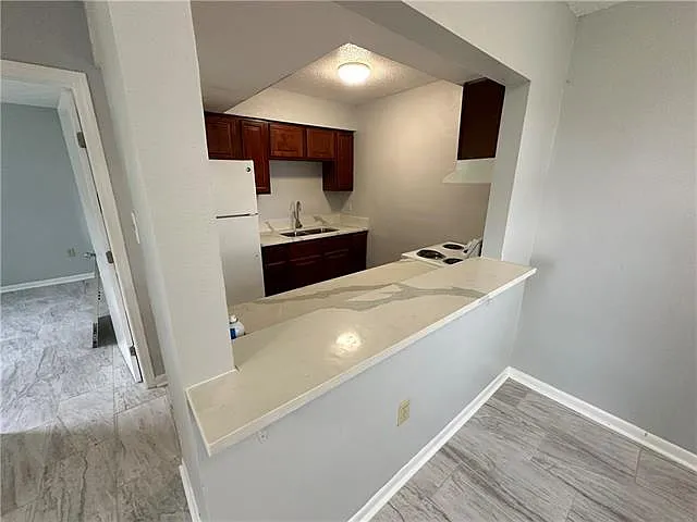 633 N Elm St #C — Photo 4