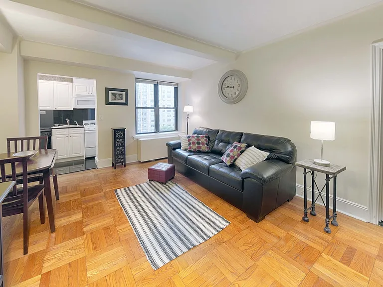 230 Riverside Dr #5F — Photo 1