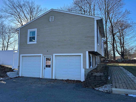 4th image of 1409 wellington Road