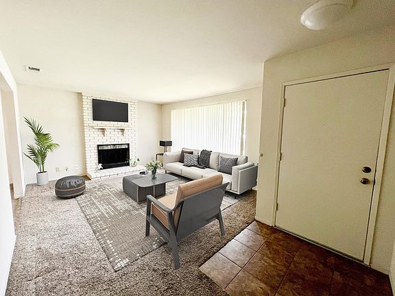 3rd image of 873 Castlewood Dr APT 1