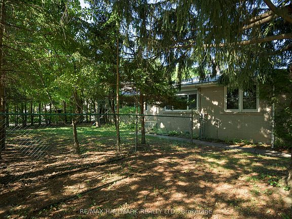 3rd image of 4 Crestview Rd