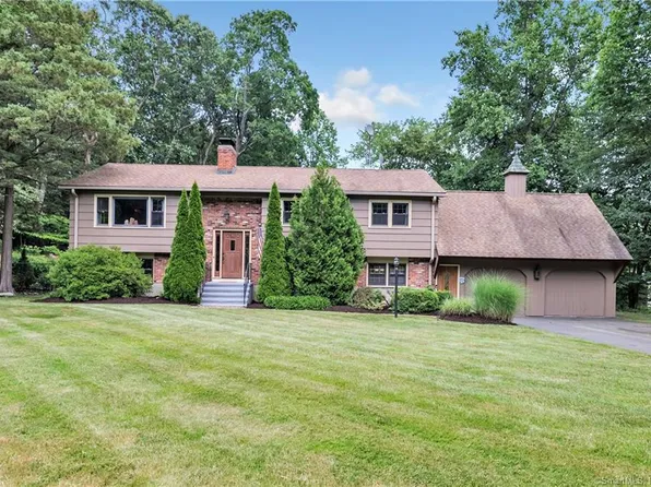 39 Hillside Lane, Monroe, CT 06468