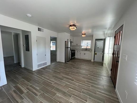 5th image of 2719 E 3rd St #A