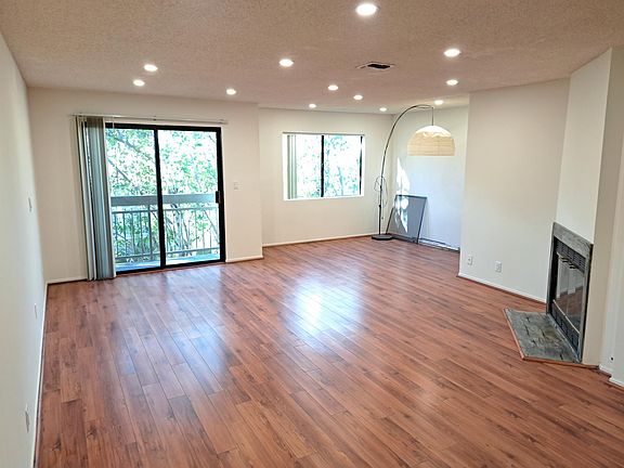3rd image of 2315 Montrose Ave APT 103