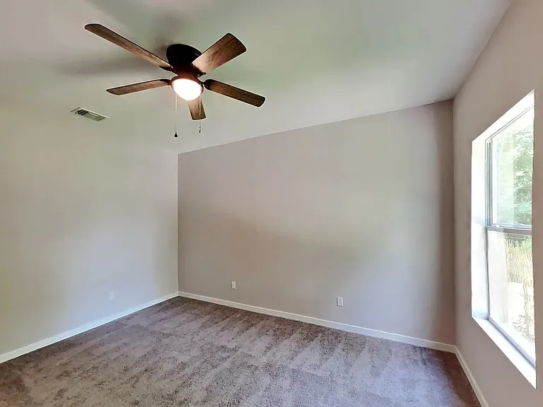 138 Hess St — Photo 12