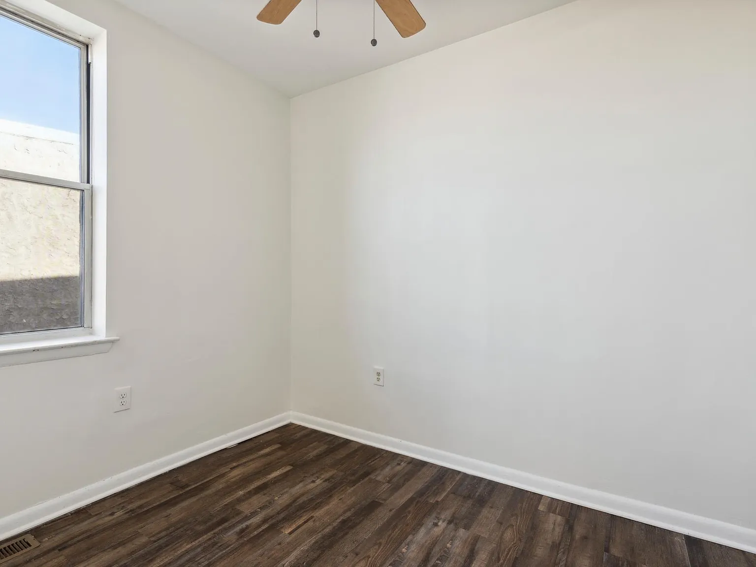 2 bed, 1000 sqft, $1,250 — Photo 2