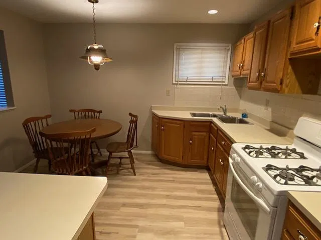 64 N Beverly Ave — Photo 4