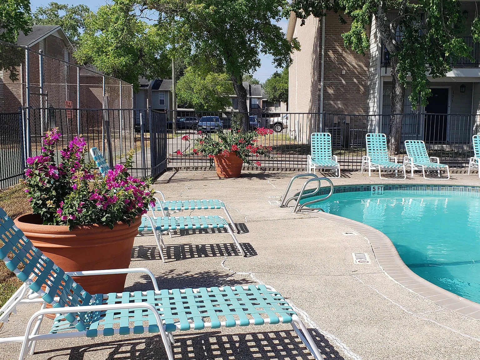 Peachtree Apartments — Photo 2