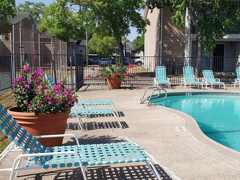 Peachtree Apartments — Photo 2