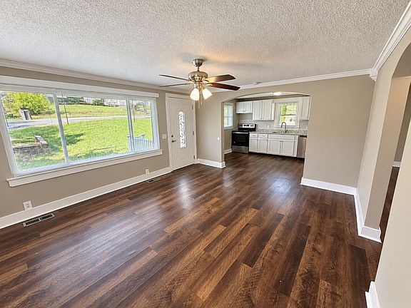 3rd image of 403 Warren St