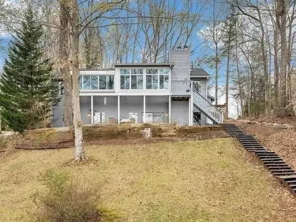 228 Waterwood Dr, Moneta, VA 24121