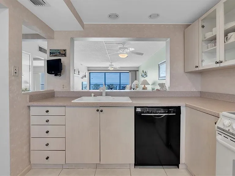 14950 Gulf Blvd #402 — Photo 9
