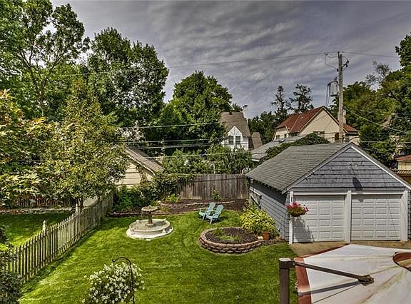 4th image of 828 W Gregory Blvd