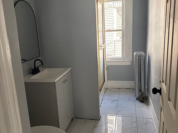 2nd image of 239-241 Oak Grove Ave #239