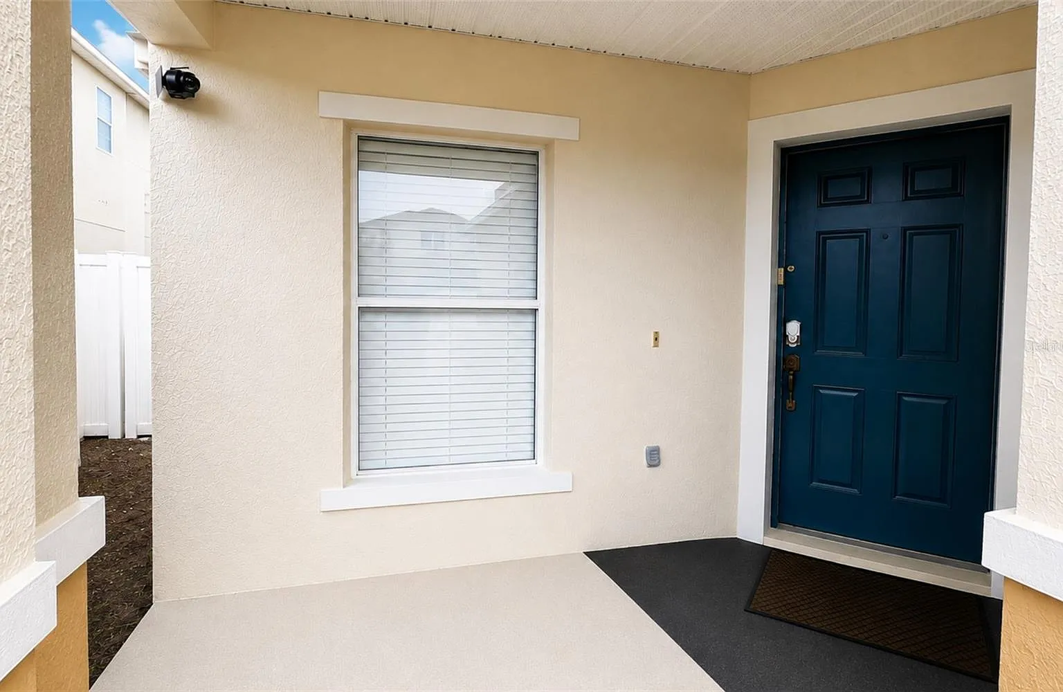 3 bed, 2.5 bath, 2256 sqft, $2,600 — Photo 2