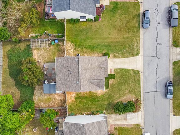 3rd image of 220 Purple Leaf Rd