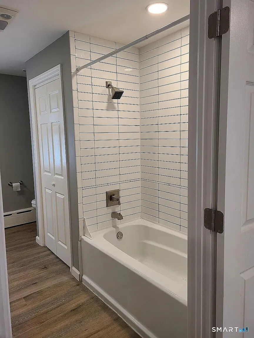 3 bed, 2.0 bath, 1900 sqft, $2,650 — Photo 4
