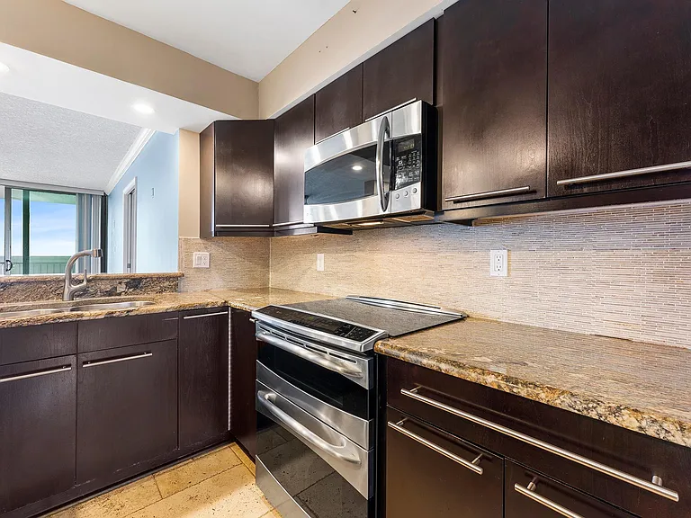 2200 Ocean Dr S #4D — Photo 7