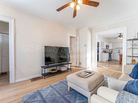 3rd image of 3309 N Leavitt St #Ch