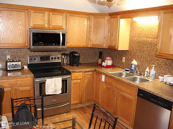5th image of 22 Bruce Ln