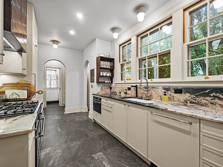 11 Maple Ave — Photo 17