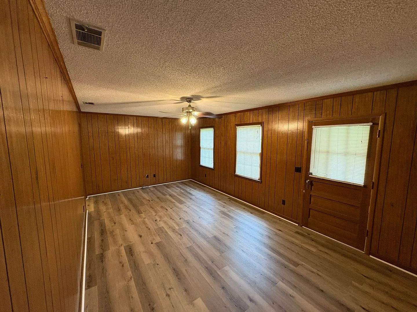 107 Teressa Dr - Available Now! — Photo 4