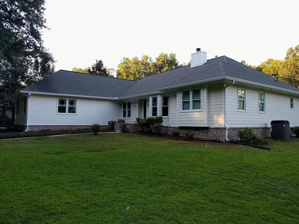 2nd image of 225 E Plantation Dr