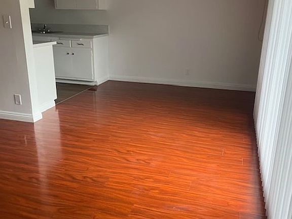 2nd image of 942 Arcadia Ave #6