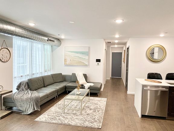 3rd image of 1233 N Franklin St #U3
