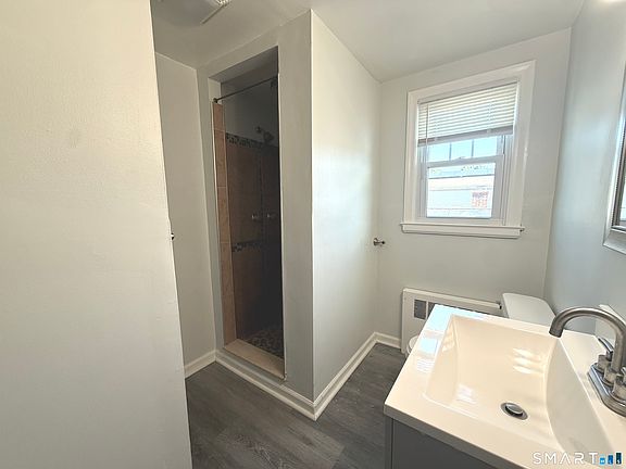 5th image of 95 Burke St