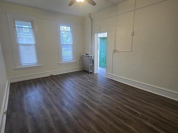 4th image of 702 Market St