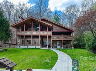 275 Lone Oak Dr, Whittier, NC 28789