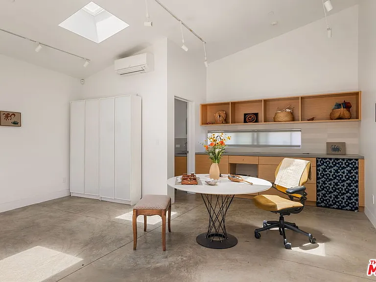 1407 Oak St — Photo 44
