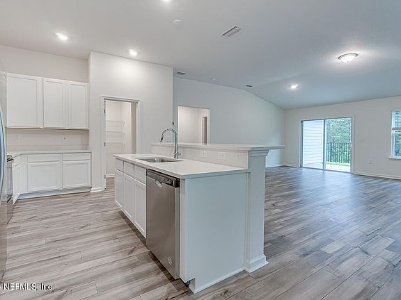 4th image of 658 PANTHER LAKE Parkway