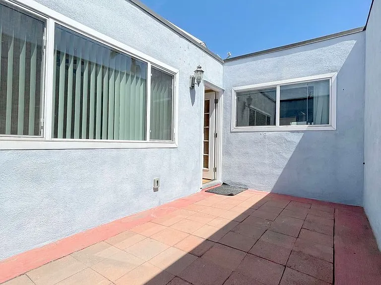 2414 Richmond Way — Photo 23