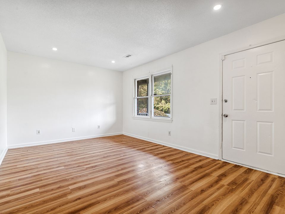 1st image of 4822 Long Branch Dr