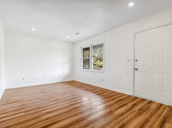 4822 Long Branch Dr, Wilmington, NC 28412