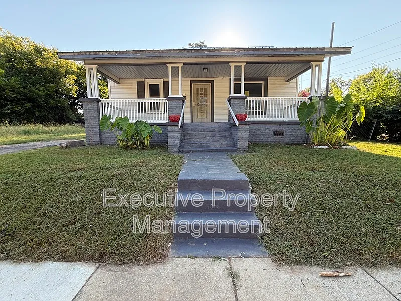 3 bed, 2.0 bath, 1232 sqft, $1,200 — Photo 1