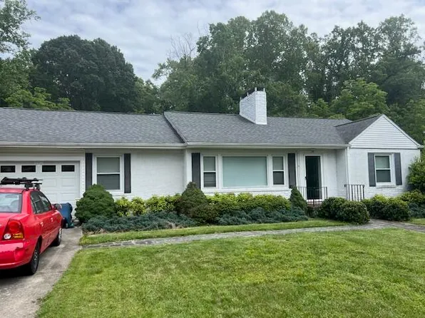 711 Windsor Ln, Martinsville, VA 24112