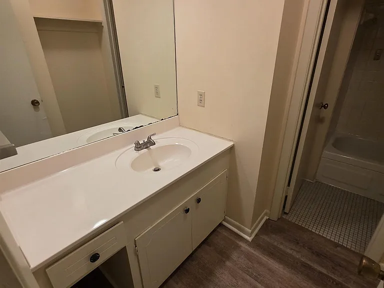 1920 Kavanaugh Blvd #5 — Photo 12