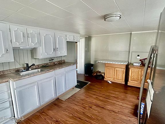 2nd image of 677 Jackson Ave Floor 1