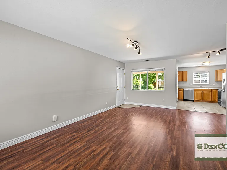 2906 S Cherry Way — Photo 2
