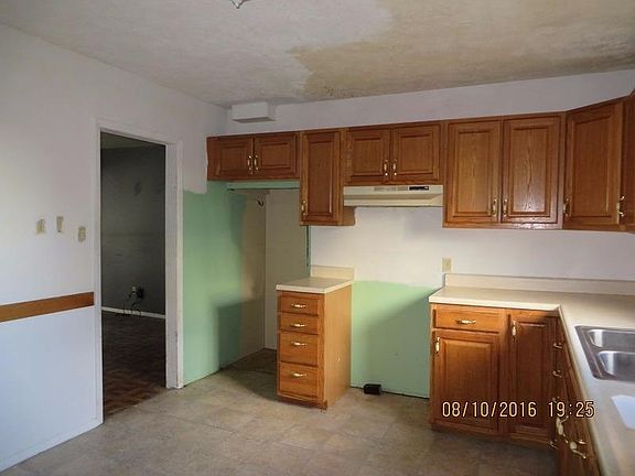 3rd image of 221 Cladorbon Dr